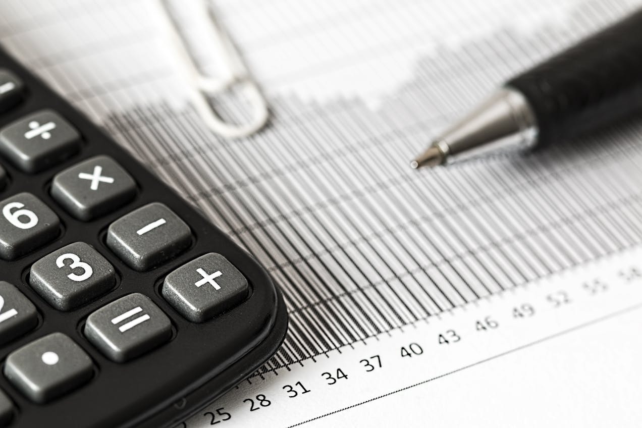 Understanding the Legal Framework for LLCs in Delaware and Wyoming 1 Compliance Requirements Delaware and Wyoming